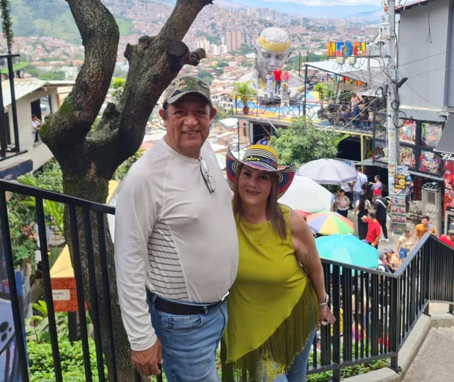 Medellín: Comuna 13 District Tour with Cable Car Ride - Quick practical tips for your day