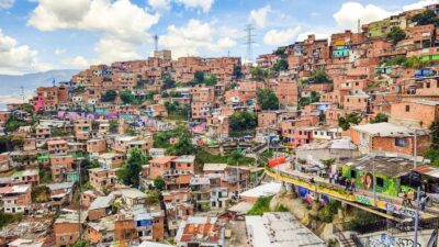 Comuna 13 Graffiti Tour, Cable Car & Street Food