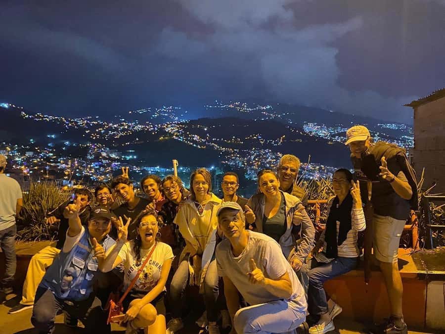 Medellín: Comuna 13 (Graffitour) Discover the Transformation - Safety briefing first, then Linea 4 dance energy