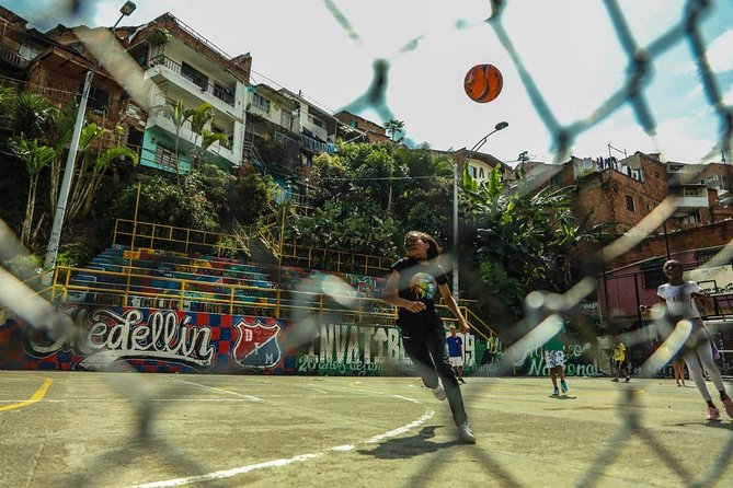 Medellín: Comuna 13 Graffitour With Snacks Included - Meeting Point in San Javier and How the Timing Works