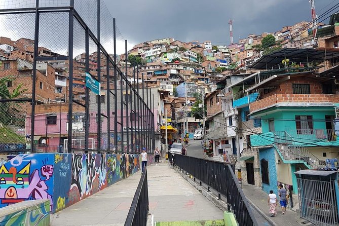 Medellín & Comuna 13 Private Tour - Electric Escaleras and Street Art: Where the Stories Become Visible