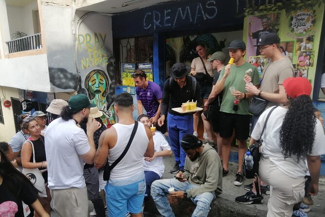 Medellín Comuna 13 Tour Graffiti Culture and Cable Car Ride - Meeting points in San Javier, and what the flow feels like