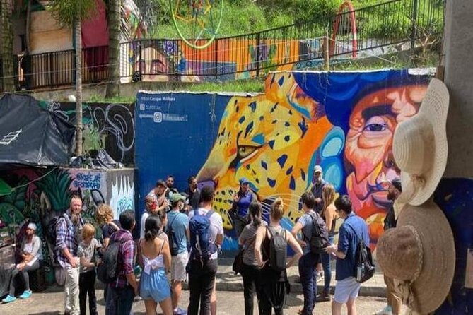 Medellín Comuna 13 Tour Graffiti Culture and Cable Car Ride - Stop 4: Metrocable ride for panoramic Medellín views from above