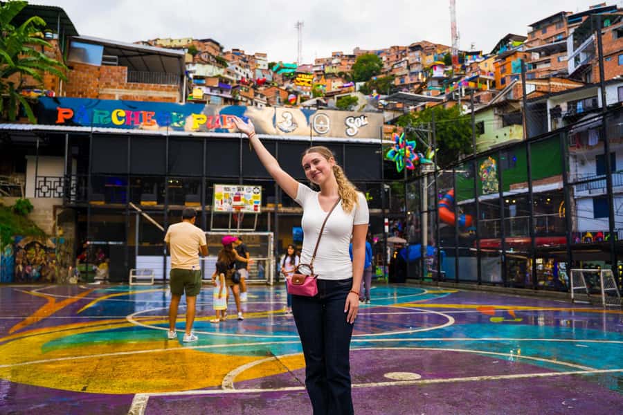 Medellín: Comuna 13 Tour with Snacks And Your Own Graffiti - Why Comuna 13 feels different from other Medellín sights