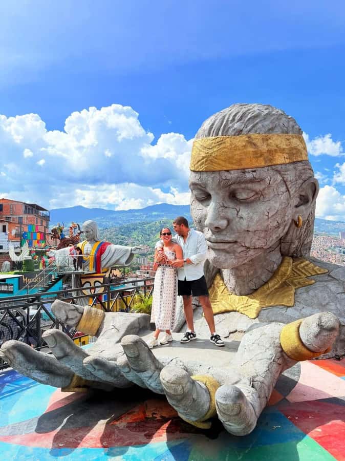 Medellín: Comuna 13 Tour with Snacks And Your Own Graffiti - The hill walks plus the dance stop, what to watch for