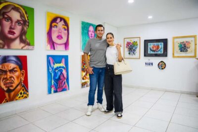 Comuna 13 Tour with Snacks And Your Own Graffiti