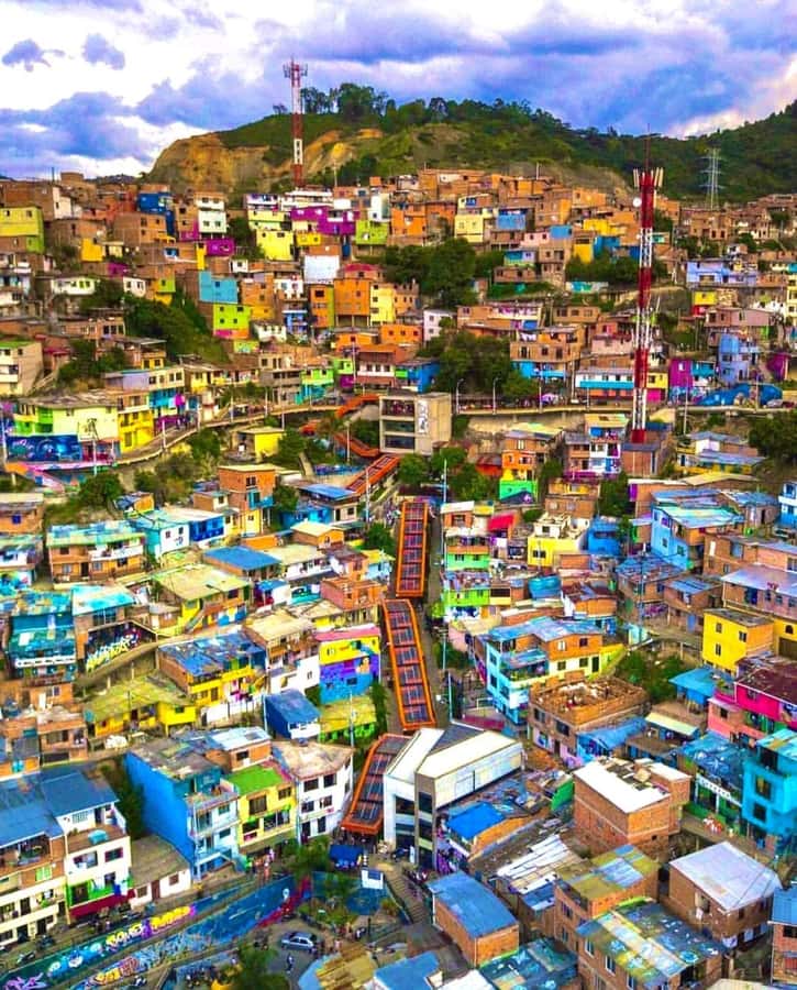 Medellín: Comuna 13 True Story and Street Food Tour - Street snacks: mango and lime paleta, empanadas, and vegetarian-friendly stops