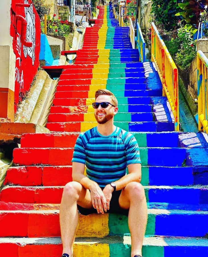Medellín: Comuna 13 True Story and Street Food Tour - Views, free time, shopping, and second round of food tasting