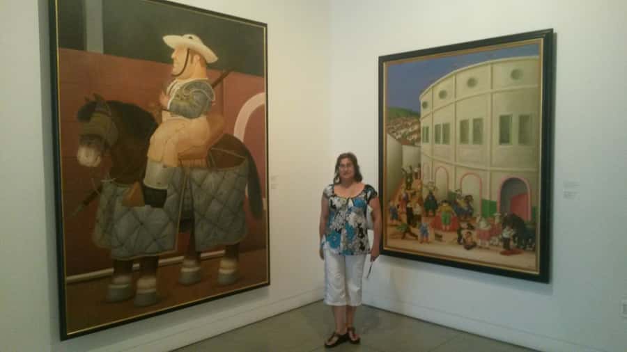 Medellín: Cultural City & Museum Tour - Medellín Modern Art Museum: a short guided reset of culture