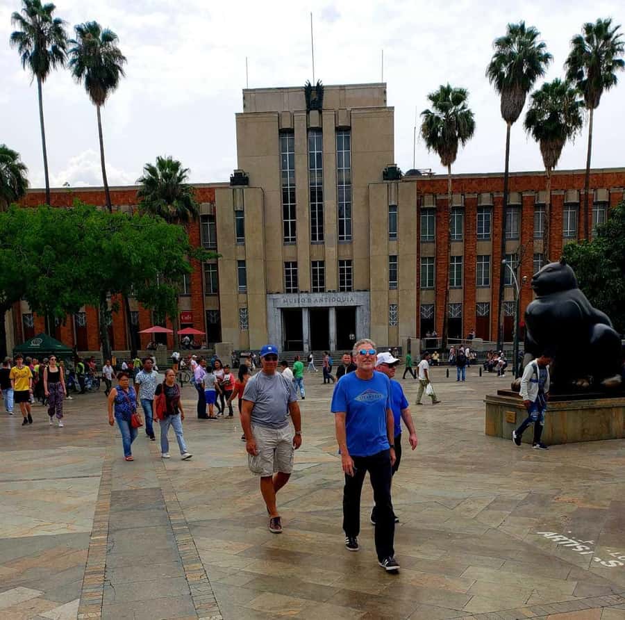Medellín: Cultural City & Museum Tour - What to bring, what not to do, and how to stay comfortable