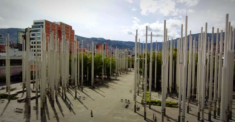Medellin downtown: History and culture through fun stories - Cisneros Square and Carabobo Street, plus the former Palace of Justice