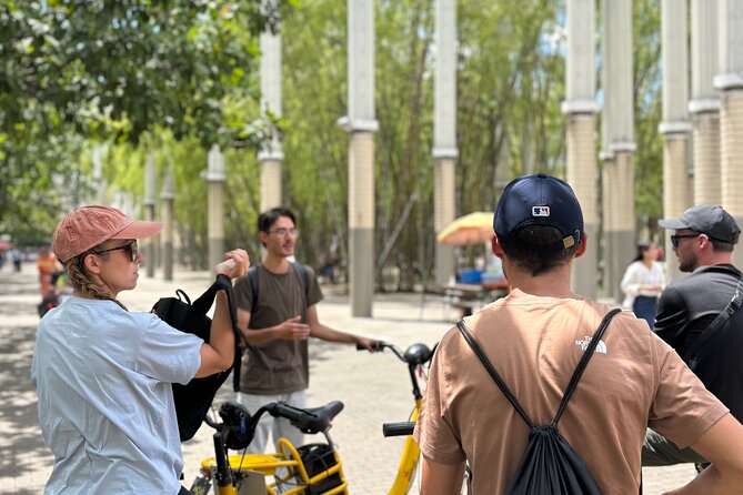 Medellín: Electric Bike Tour, Centre, Point of Sale and Comuna 13 - Key highlights