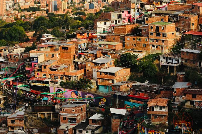 Medellín: Electric Bike Tour, Centre, Point of Sale and Comuna 13 - Plaza Botero: a 15-question quiz that turns statues into meaning
