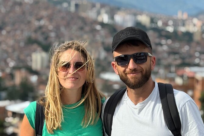 Medellín: Electric Bike Tour, Centre, Point of Sale and Comuna 13 - Guides, small groups, and comfort you can count on