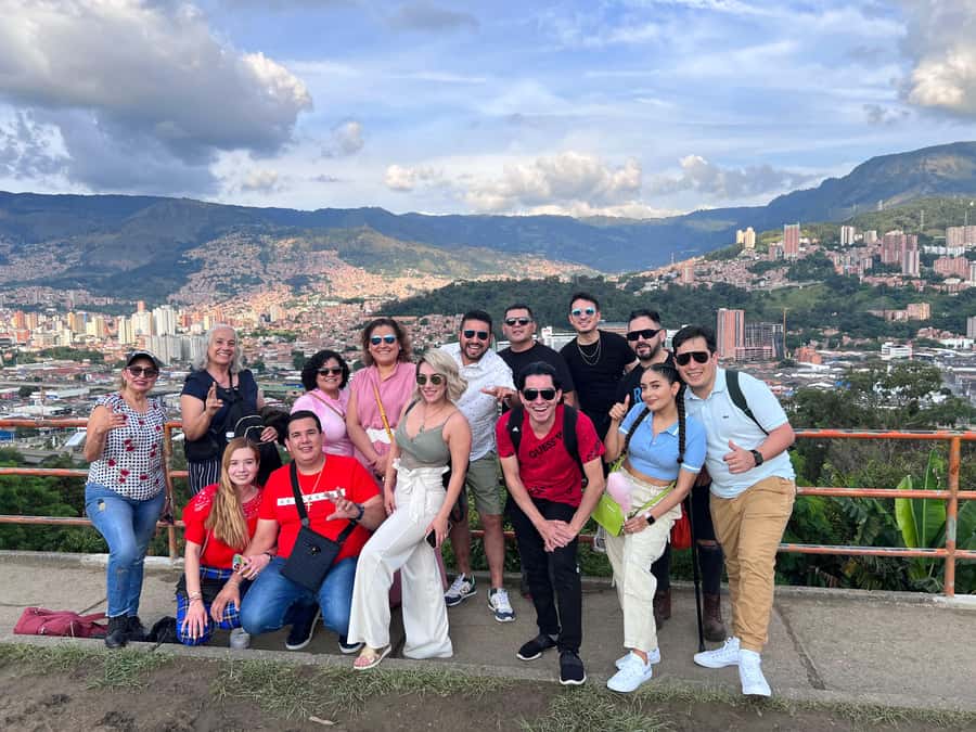 Medellin: Full Day Guided City Highlights Tour - Antioquian lunch and Cremas, the food stops that land best