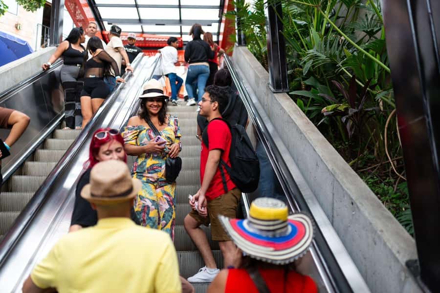 Medellin: Full Day Guided City Highlights Tour - Comuna 13 street art, escalators, music, and a breakdance show