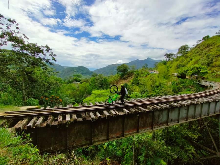 Medellín: Full-Day Mountain Bike Tour with Lunch - Small Group and English-Speaking Guides: The Value of Less Noise