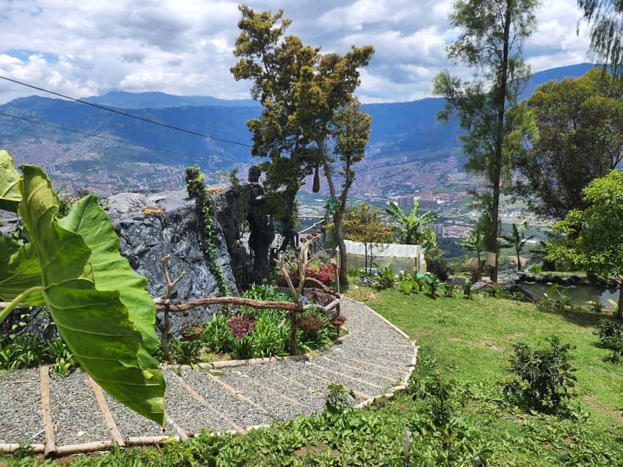 Medellin: Glamping Spa and coffee tour Experience - Food and coffee quality: what you should expect