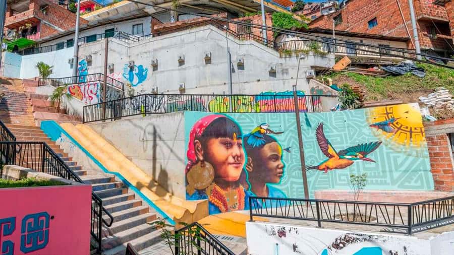 Medellin: Graffiti Tour Comuna 13 - The 3-hour flow: how the time gets used