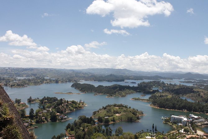 Medellin : Guatape SEMI PRIVATE EXPERIENCE - Guatapé town for an hour: colored façades and zócalos