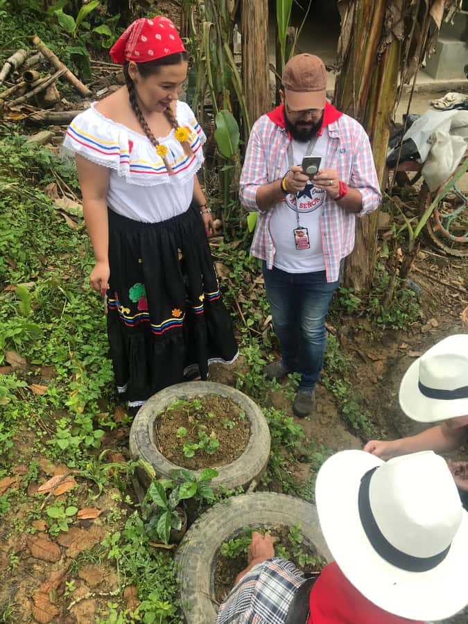 Medellín: Guatape Village with Coffee and Fruit Tasting Tour - Guatapé guided town tour: colorful streets with context