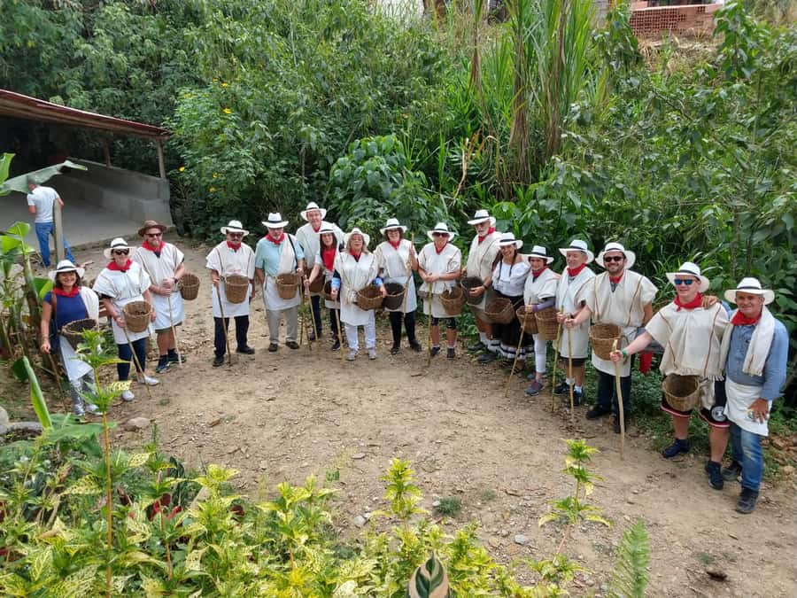 Medellín: Guatape Village with Coffee and Fruit Tasting Tour - Guide quality: what I’d watch for and how to get the most out of it