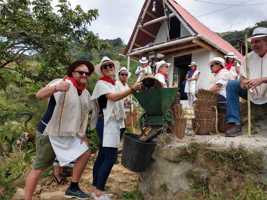 Medellín: Guatape Village with Coffee and Fruit Tasting Tour - Pickup, drive time, and setting expectations for the schedule