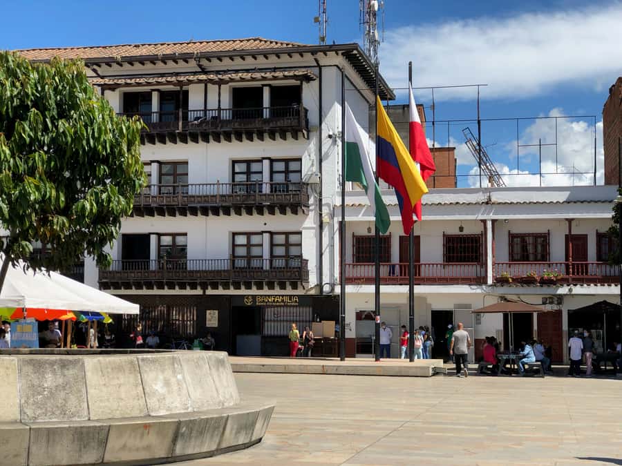 Medellín: Half-Day Private Colonial Towns Tour - Guide approach makes or breaks this kind of route