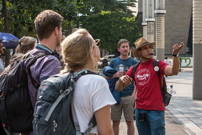 Medellin Historic Walking Tour with Expert Guide - Stop 2: Centro Administrativo La Alpujarra, context without a lecture