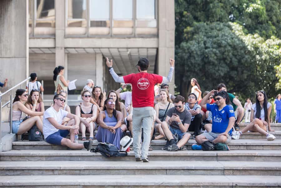 Medellin Historic Walking Tour - Getting started at Alpujarra, so you don’t miss the group