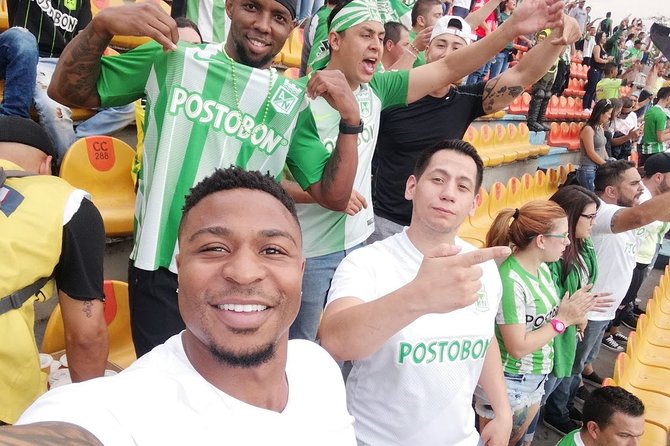 Medellin is Football: Goal tour, beer and passion barra brava - Language and who this tour is best for
