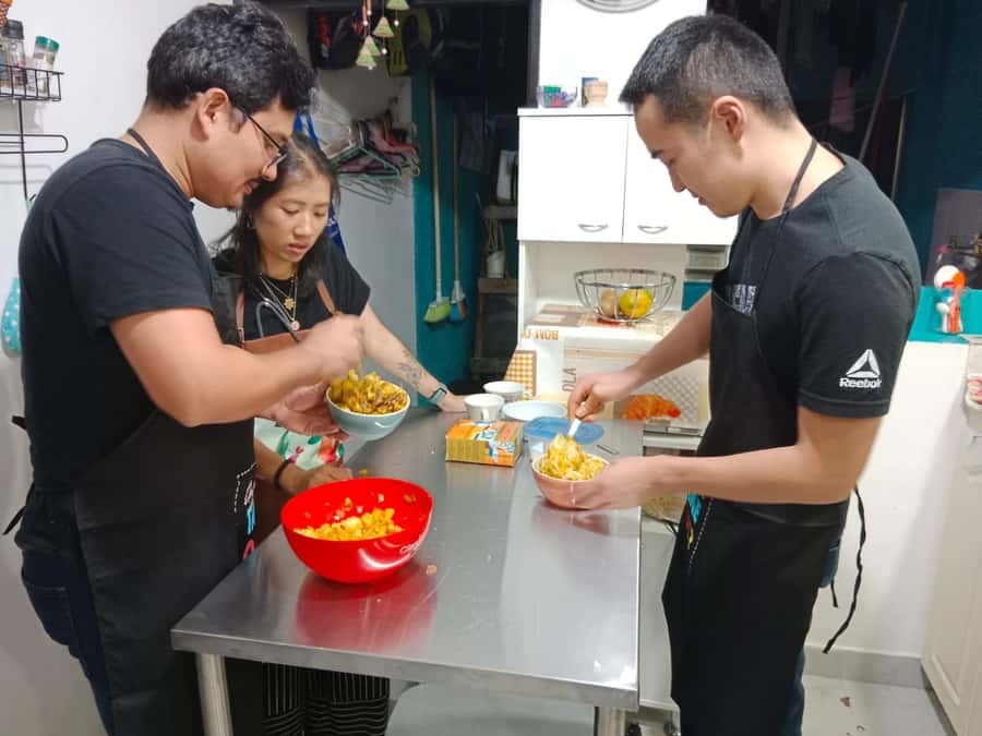Medellin: Learn to make Colombian empanadas from scratch - From dough to shape: what you actually learn while you make the empanadas