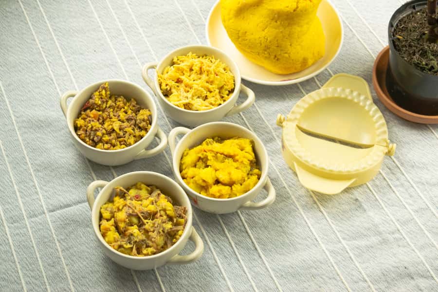 Medellin: Learn to make Colombian empanadas from scratch - The 150-minute flow: welcome drink, quick empanada history, then hands-on cooking