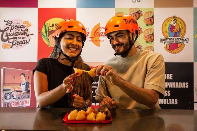 Medellín: Local neighborhoods and included food on e-bike - Unidad Deportiva de Belén: where locals hang out and watch the day move