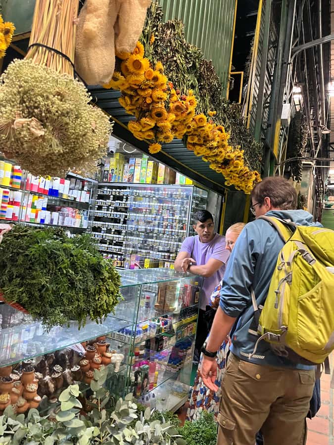 Medellín Multi-sensory Tour in the market, +15 Exotic Fruits - Stop one inside the market: photos, quick browsing, then early tastings