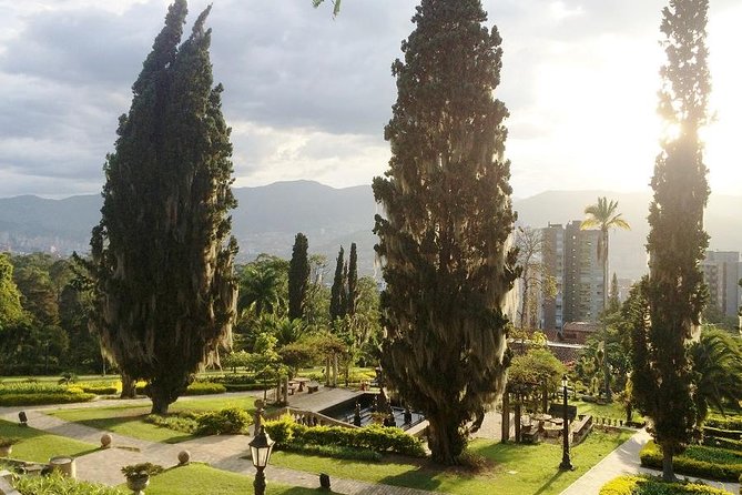 Medellín Museums Tour and Fernando Botero´s Antioquia museum - Price and logistics for a 4-hour museum sprint
