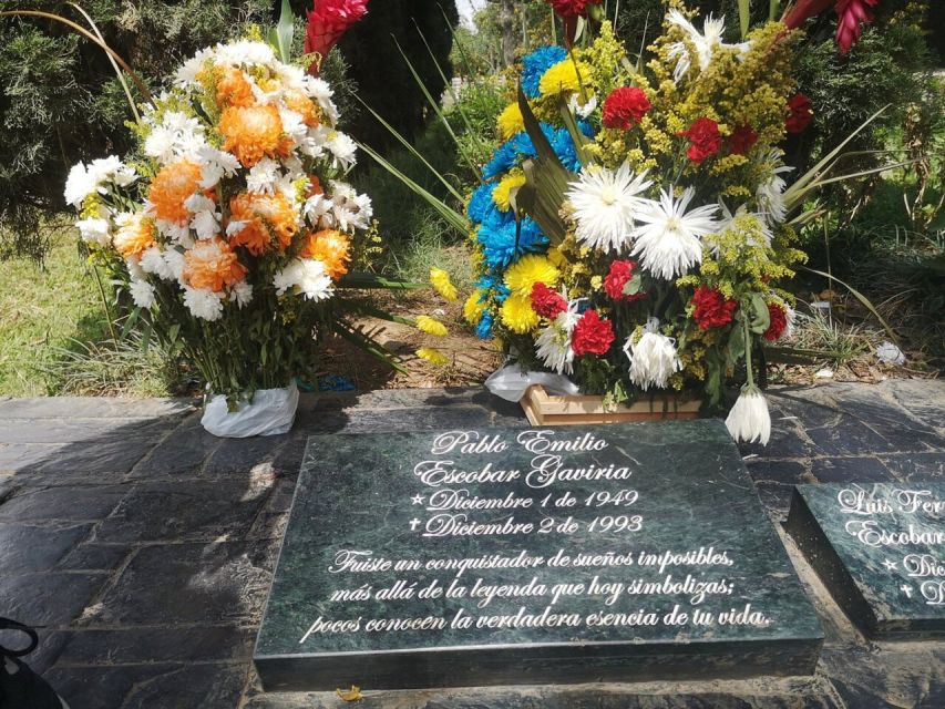 Medellin: Pablo Escobar, Dark Times & the New Medellin Tour - English and Spanish Storytelling: What Past Guides Focus On