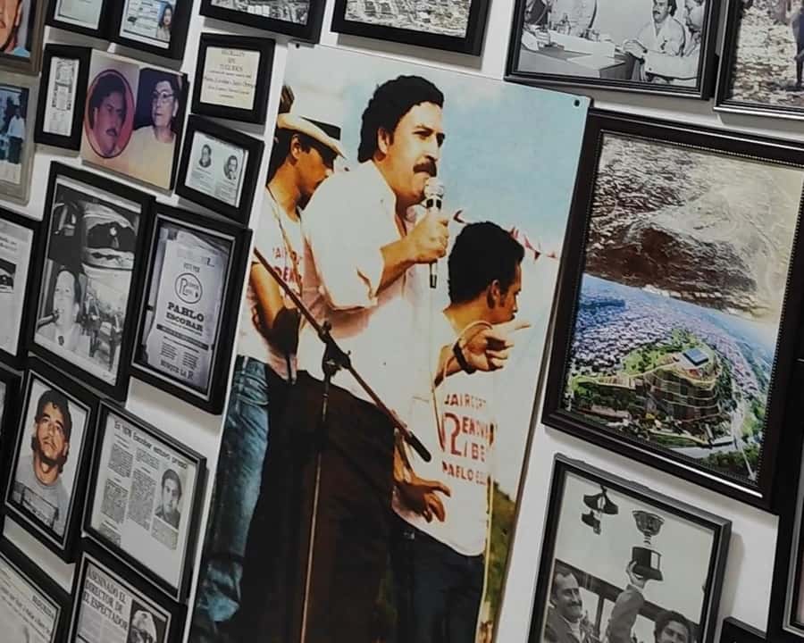 Medellín: Pablo Escobar Historical Tour Complete Experience - Hotel Pickup and Door-to-Door Comfort You Will Notice After Stop One