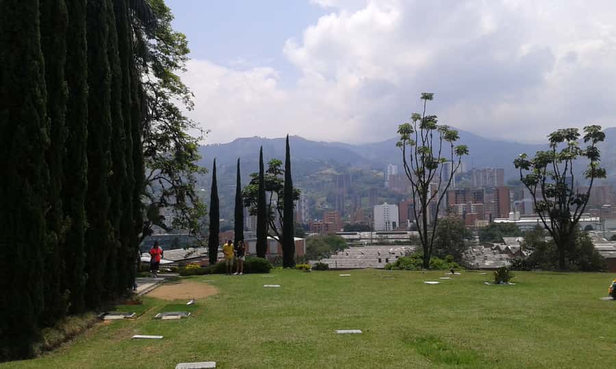 Medellín: Pablo Escobar Jail Private Tour - Entering Medellín’s Escobar story through specific sites