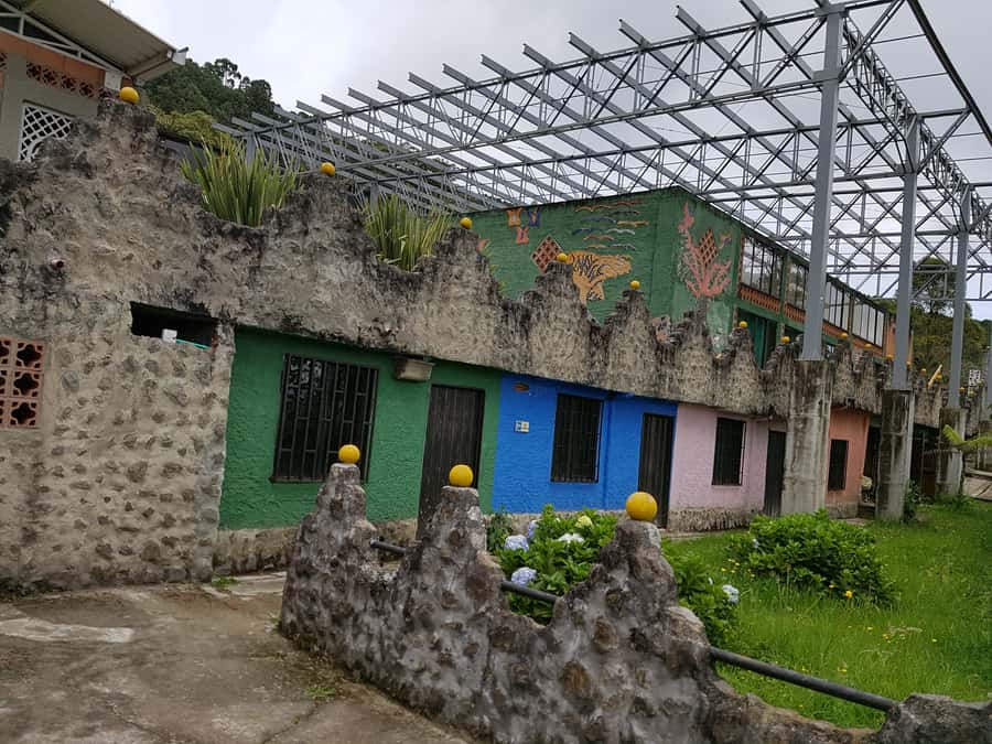 Medellín: Pablo Escobar Jail Private Tour - Why the guide matters: Carlos’s extra-mile professionalism
