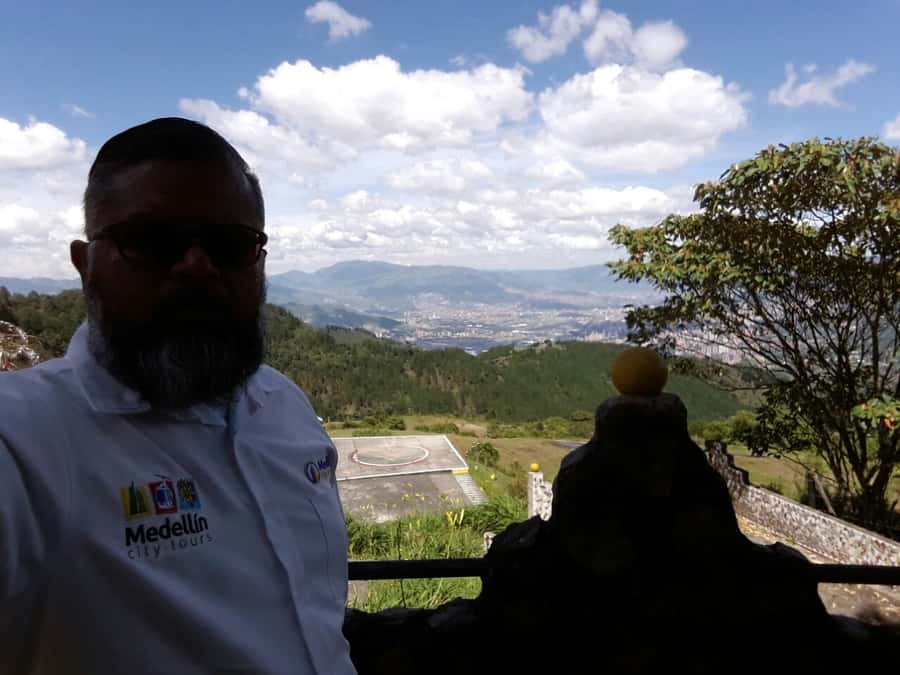 Medellin Pablo Escobar Tour - Comuna 13: history lessons plus time to wander