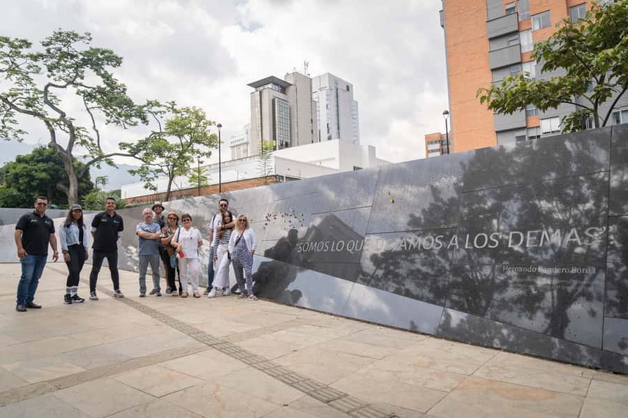 Medellín: Pablo Escobar Tour incl. museum & transportation - Meeting Point and How the 5-Hour Format Feels on the Ground