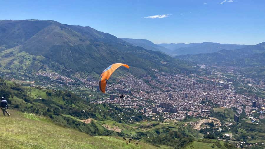 Medellín Paragliding - Go Pro Included - Why Medellín paragliding from San Félix feels so worth it