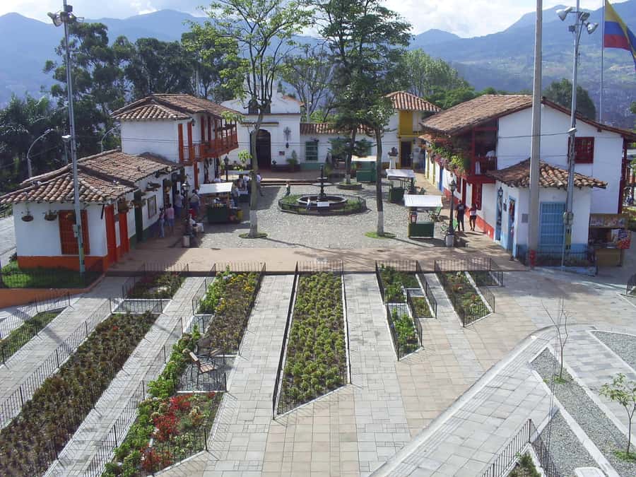 Medellin: Private City Tour - The guides: why names like Joe, Maurizio, David, Julio, and Diego show up