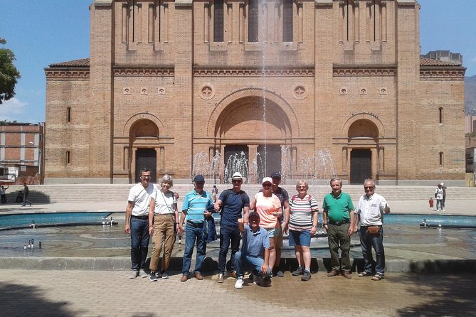 Medellin: private city tour with train and metro cable - Cerro Nutibara and Pueblito Paisa, Medellín’s viewpoint in 30 minutes