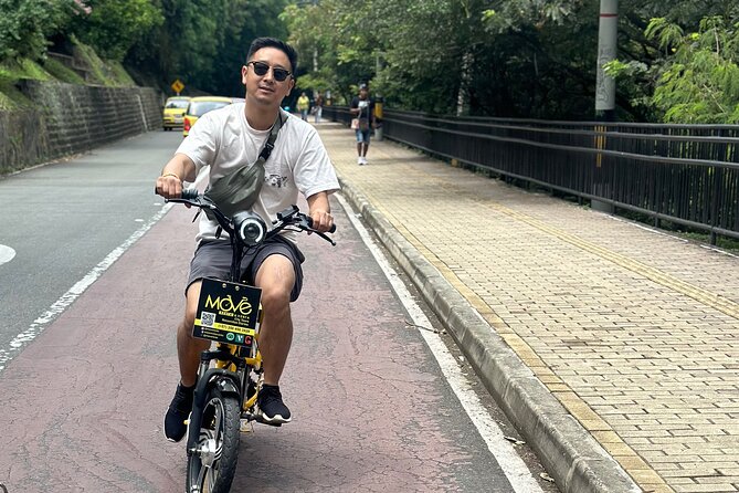 Medellin Private E-Bike Tour with Gourmet Lunch included. - The Day’s Route: Pueblito Paisa to the Park of Lights Loop