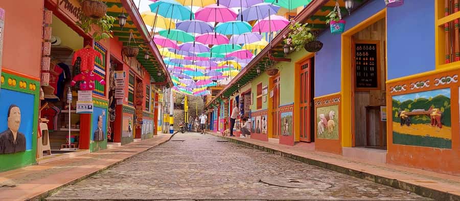 Medellín: Private Guatapé Tour w/ Breakfast, Lunch & Cruise - Key highlights you will feel during the day