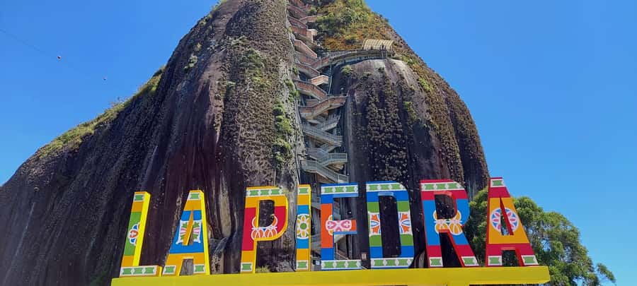 Medellín: Private Guatapé Tour w/ Breakfast, Lunch & Cruise - Breakfast and lunch in Antioquia: included meals that keep the day realistic