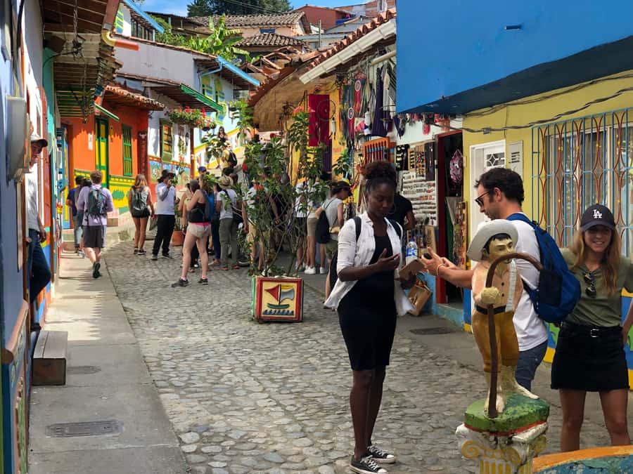 Medellín: Private Guatapé with Peñol Tickets and Boat Ride - Guatapé Town Stroll: Colorful Tile Streets and Time to Wander