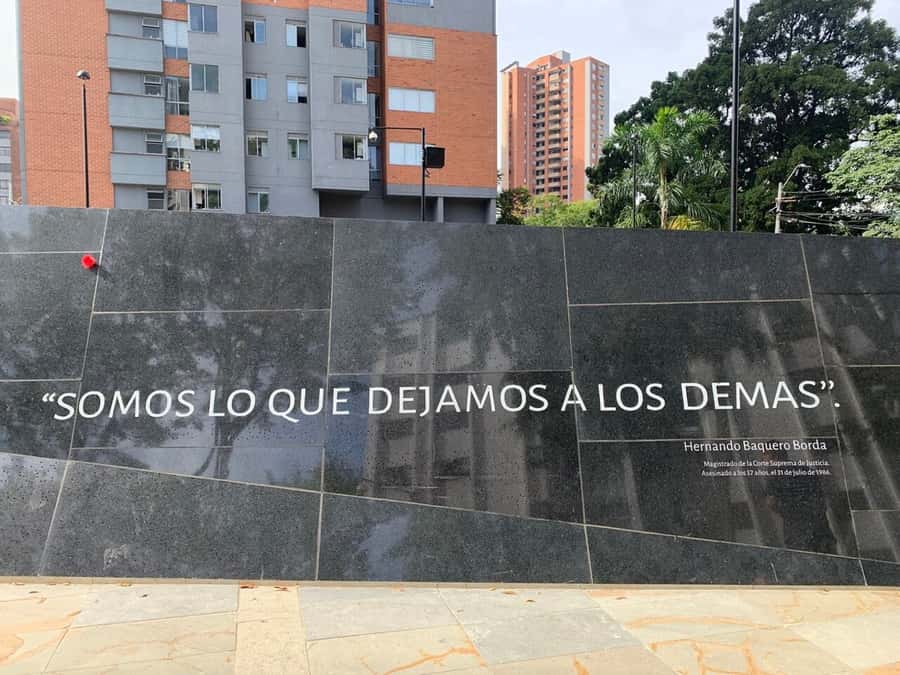 Medellín: Private Pablo Escobar and Comuna 13 Tour - Stop 1: Cementerio Jardines Montesacro and Escobar’s Grave